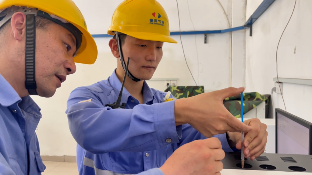 在平凡岗位上“摘月亮”的人